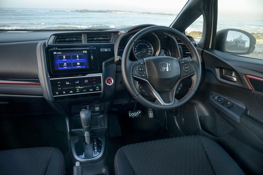Торпедо Honda Jazz Sport 2018 года  (ZA) (фото 5 из 28)